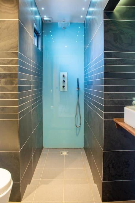 Edge14- Spacious, Stylish And Near The Beach! New Quay Εξωτερικό φωτογραφία