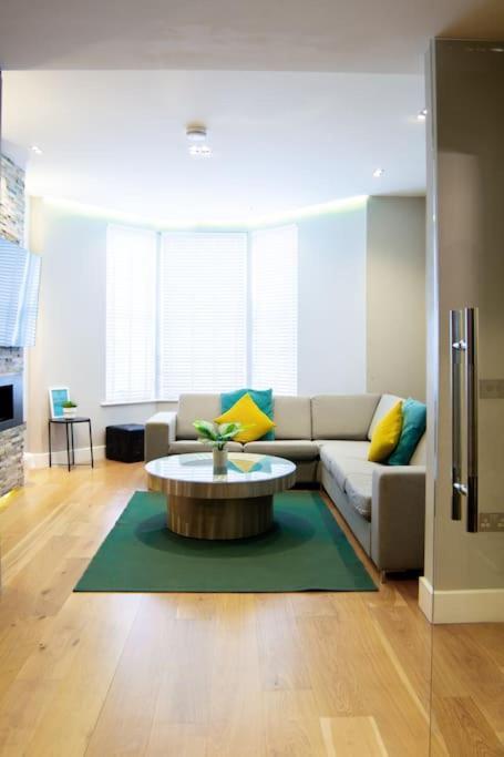Edge14- Spacious, Stylish And Near The Beach! New Quay Εξωτερικό φωτογραφία