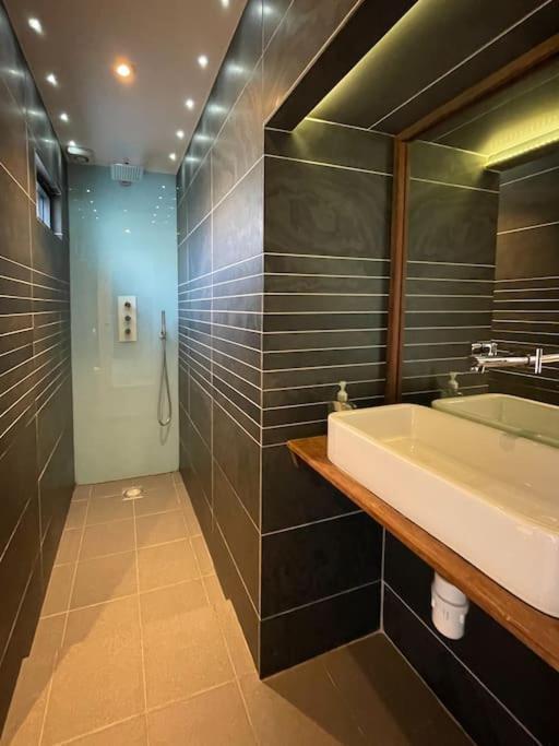 Edge14- Spacious, Stylish And Near The Beach! New Quay Εξωτερικό φωτογραφία