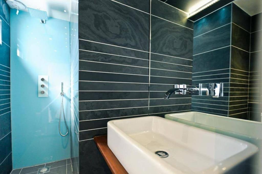 Edge14- Spacious, Stylish And Near The Beach! New Quay Εξωτερικό φωτογραφία