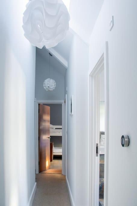 Edge14- Spacious, Stylish And Near The Beach! New Quay Εξωτερικό φωτογραφία